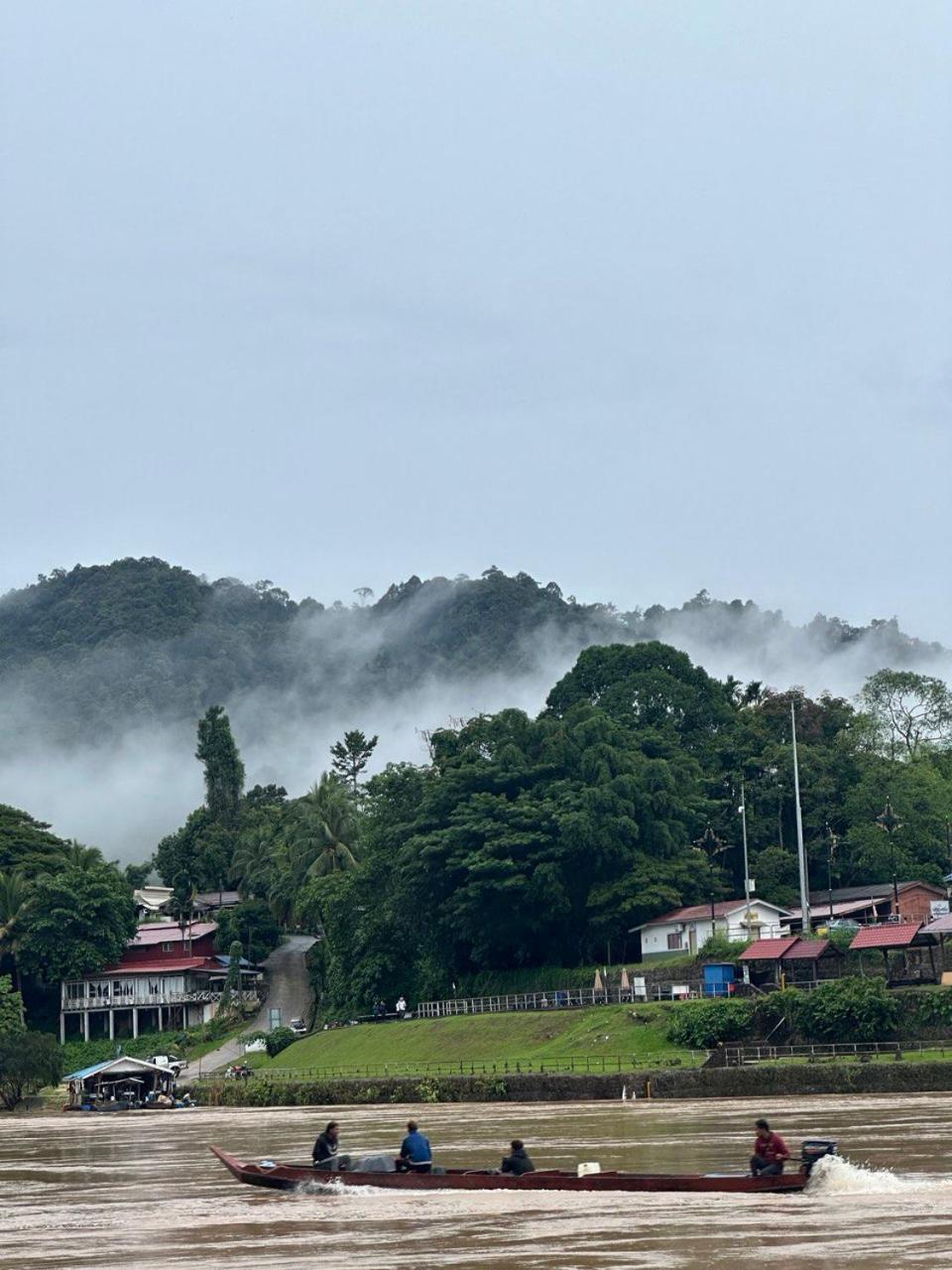 Teresek View Motel Kuala Tahan Zewnętrze zdjęcie