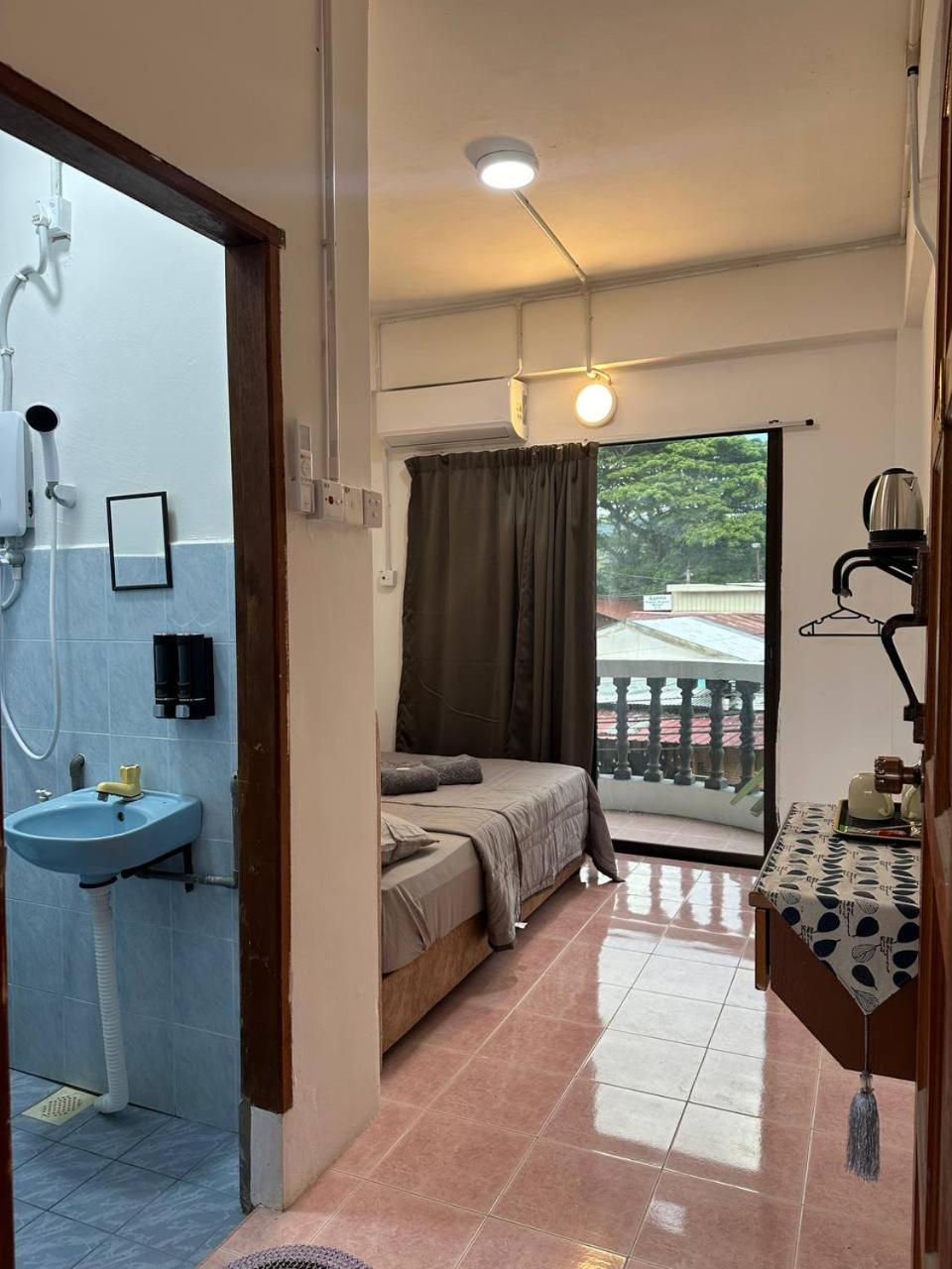 Teresek View Motel Kuala Tahan Zewnętrze zdjęcie